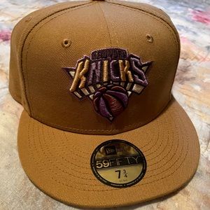 New Era Knicks fitted hat size 7 3/4, new with tags- limited edition
